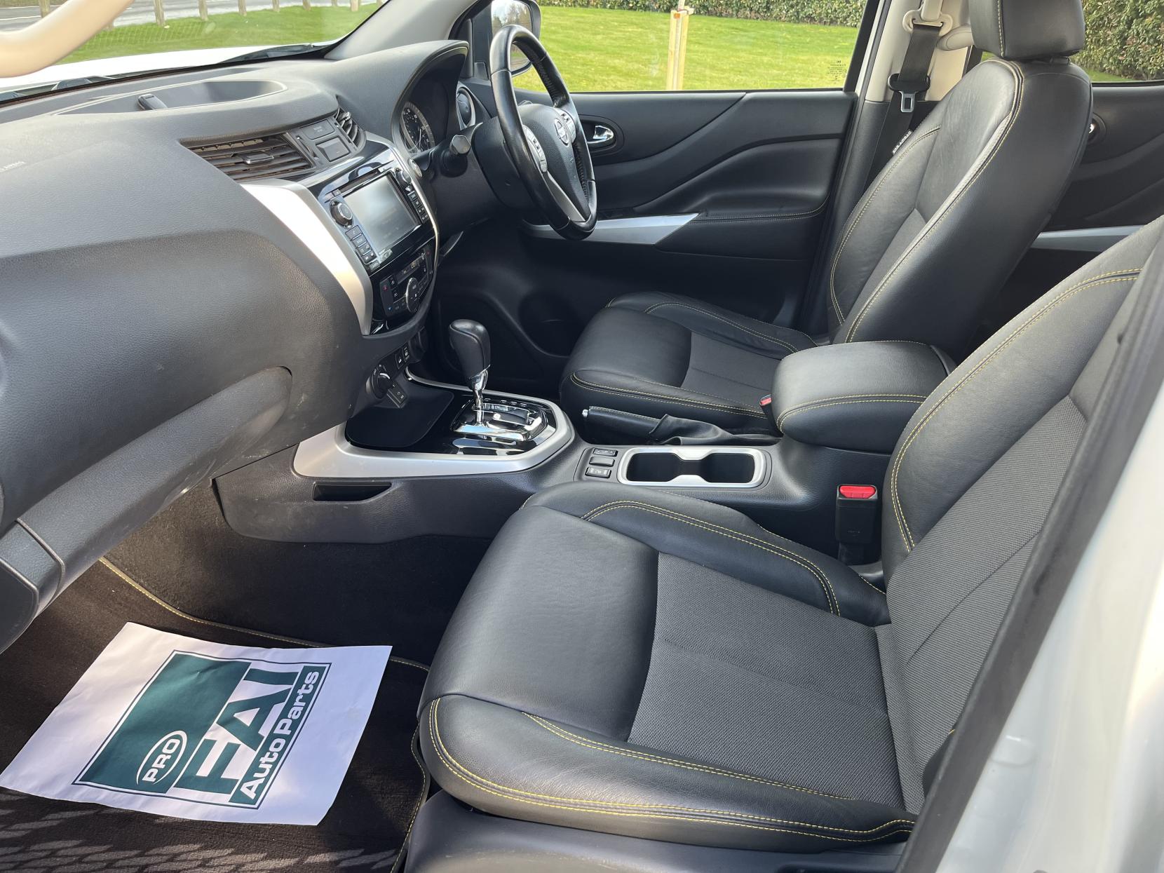 Nissan Navara 2.3 dCi N-Guard Pickup Double Cab 4dr Diesel Auto 4WD Euro 6 (190 ps)