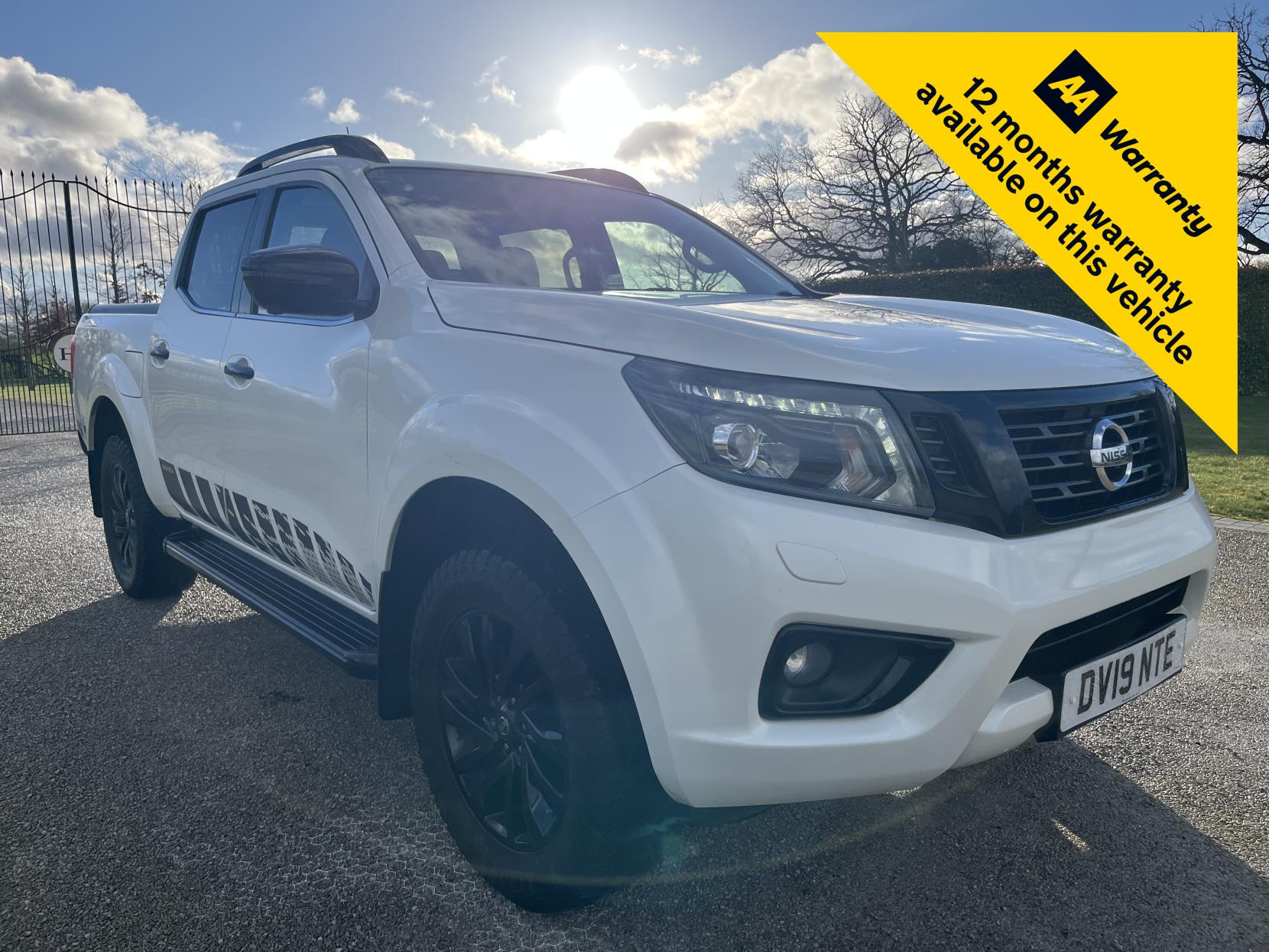 Nissan Navara 2.3 dCi N-Guard Pickup Double Cab 4dr Diesel Auto 4WD Euro 6 (190 ps)