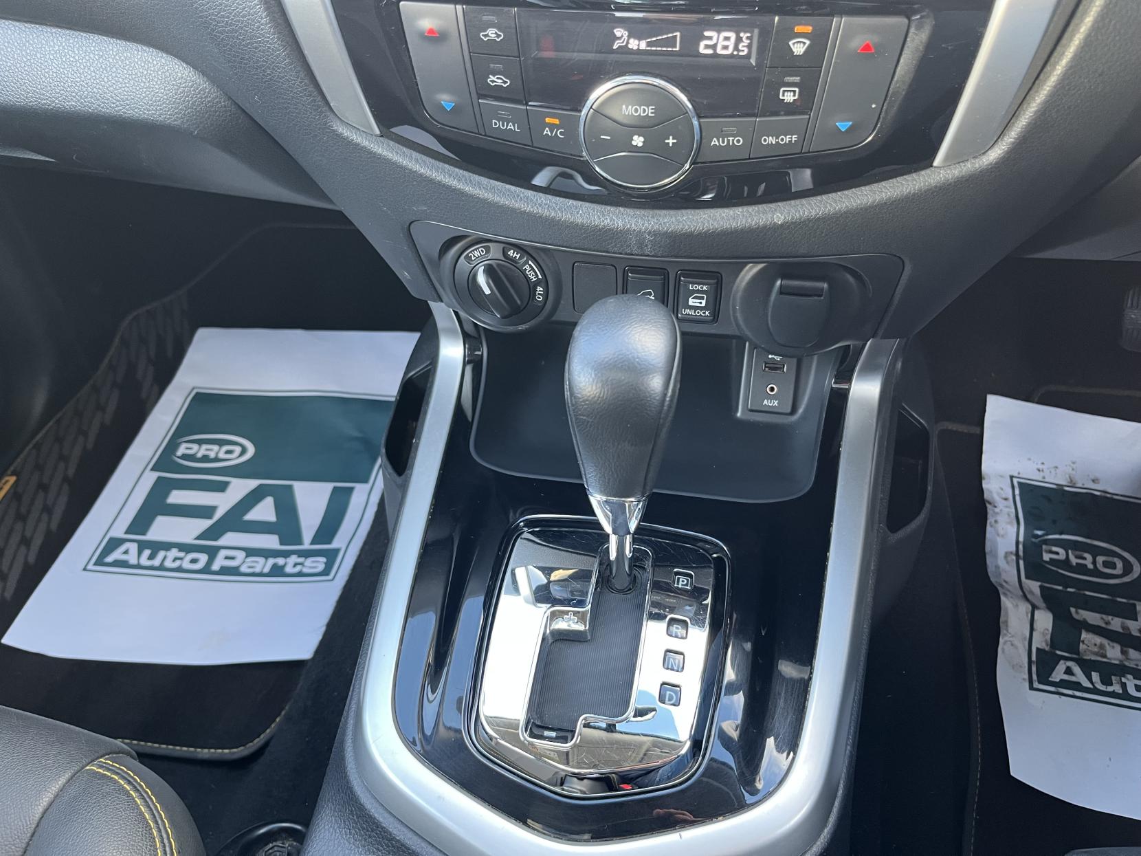 Nissan Navara 2.3 dCi N-Guard Pickup Double Cab 4dr Diesel Auto 4WD Euro 6 (190 ps)