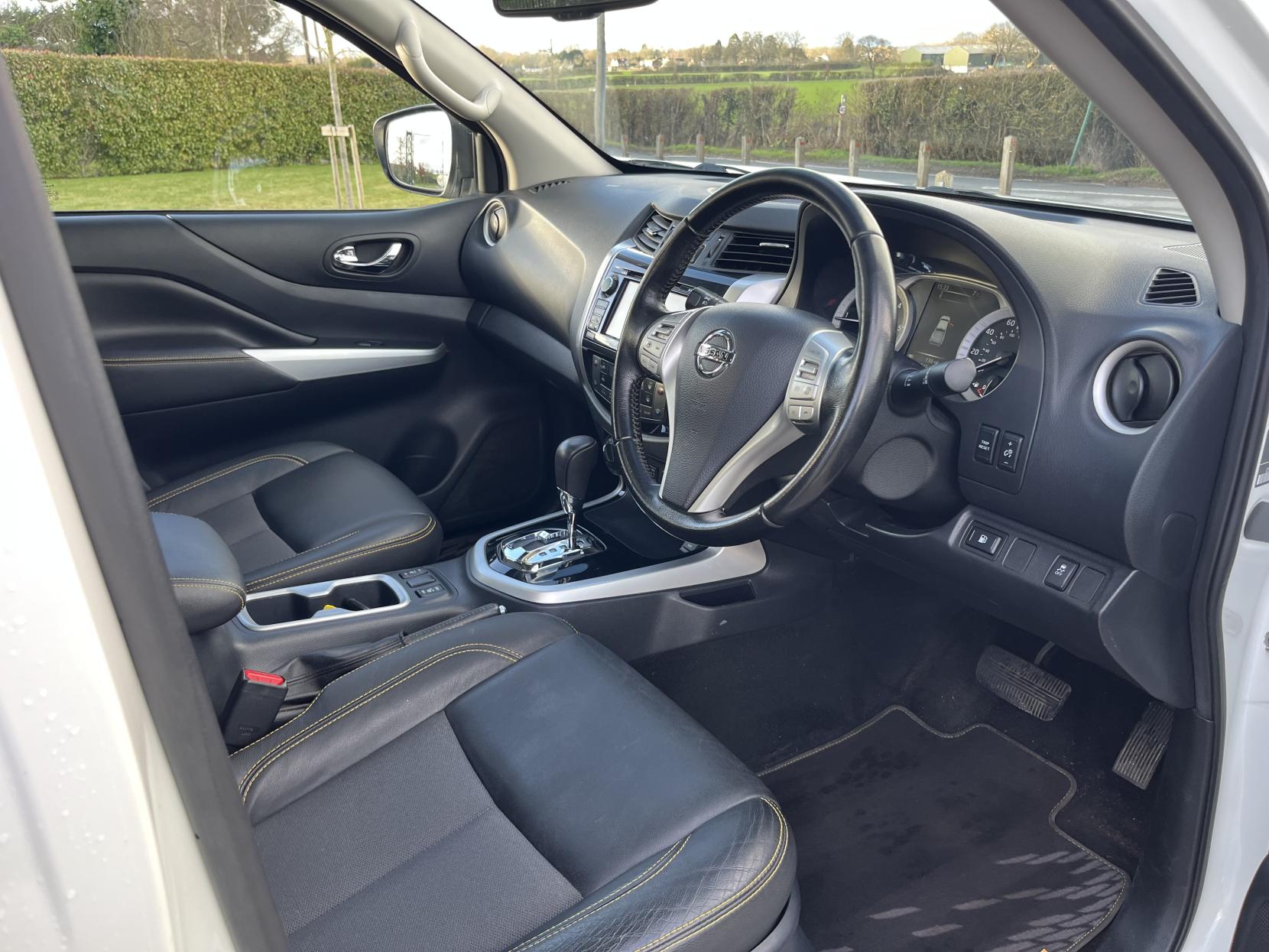 Nissan Navara 2.3 dCi N-Guard Pickup Double Cab 4dr Diesel Auto 4WD Euro 6 (190 ps)