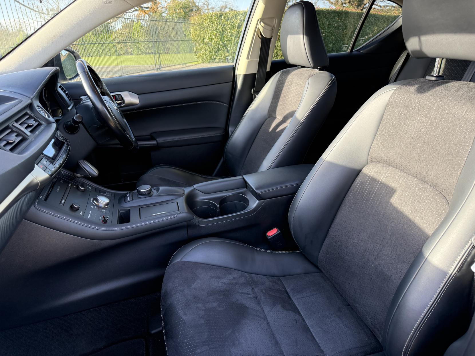 Lexus CT 1.8 200h Sport Hatchback 5dr Petrol Hybrid CVT Euro 6 (s/s) (136 ps)