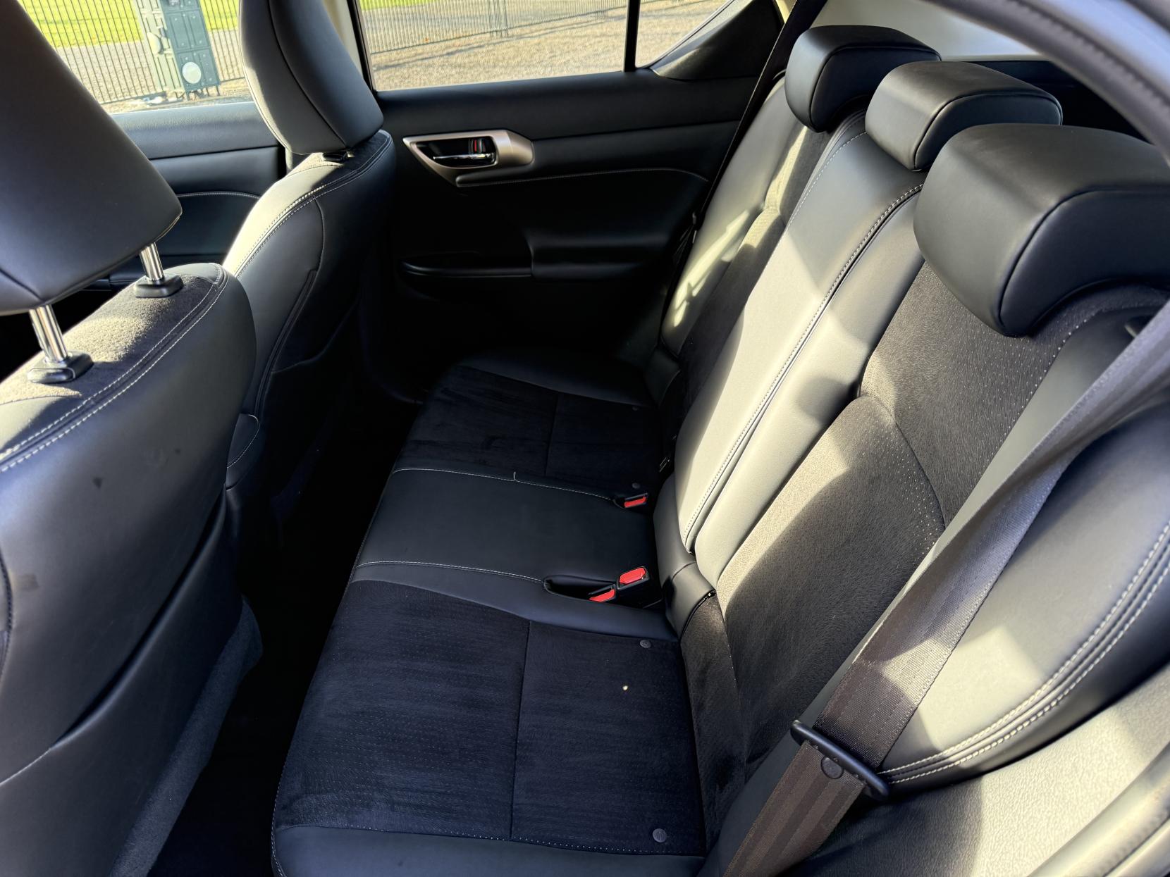 Lexus CT 1.8 200h Sport Hatchback 5dr Petrol Hybrid CVT Euro 6 (s/s) (136 ps)