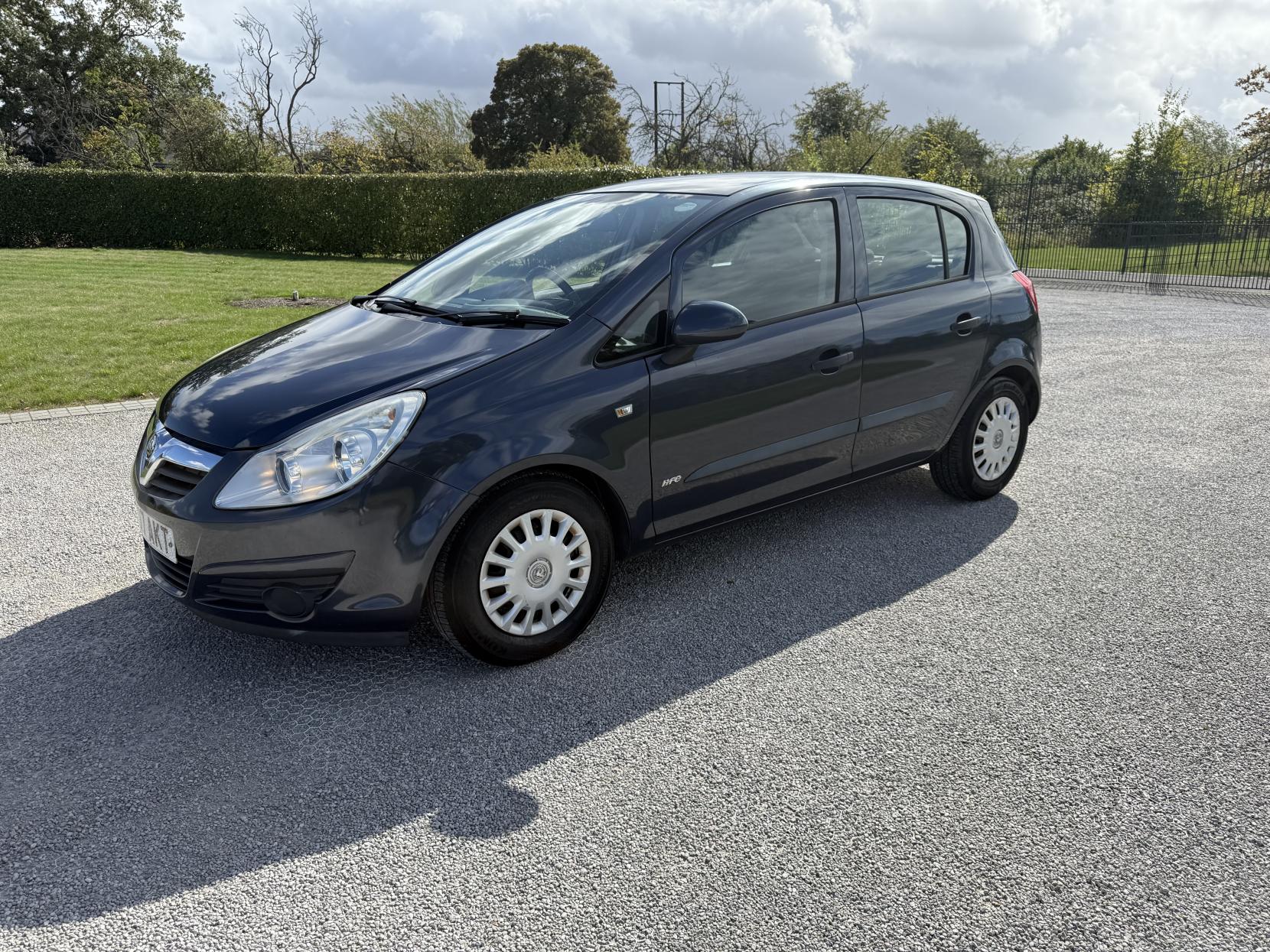 Vauxhall Corsa 1.2i 16v Life Hatchback 5dr Petrol Manual (139 g/km, 79 bhp)