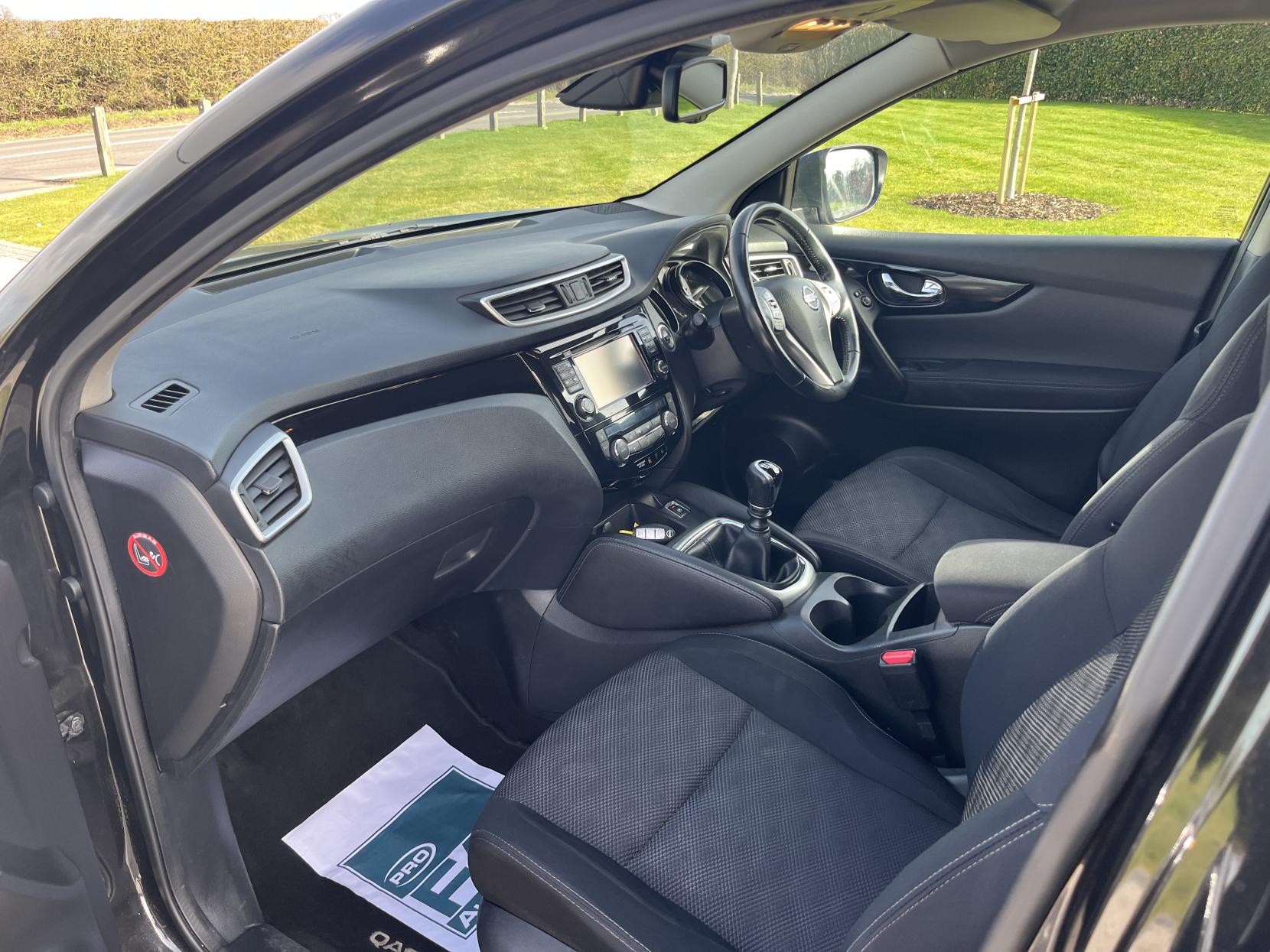 Nissan Qashqai 1.2 DIG-T N-Connecta SUV 5dr Petrol Manual 2WD Euro 6 (s/s) (115 ps)