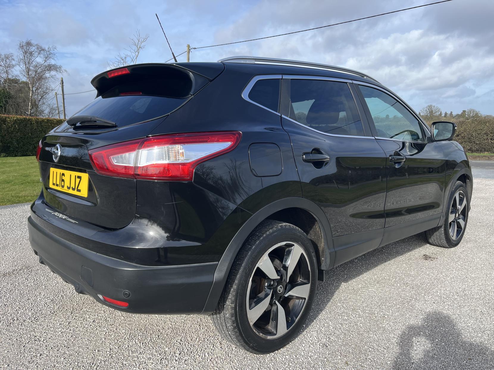 Nissan Qashqai 1.2 DIG-T N-Connecta SUV 5dr Petrol Manual 2WD Euro 6 (s/s) (115 ps)