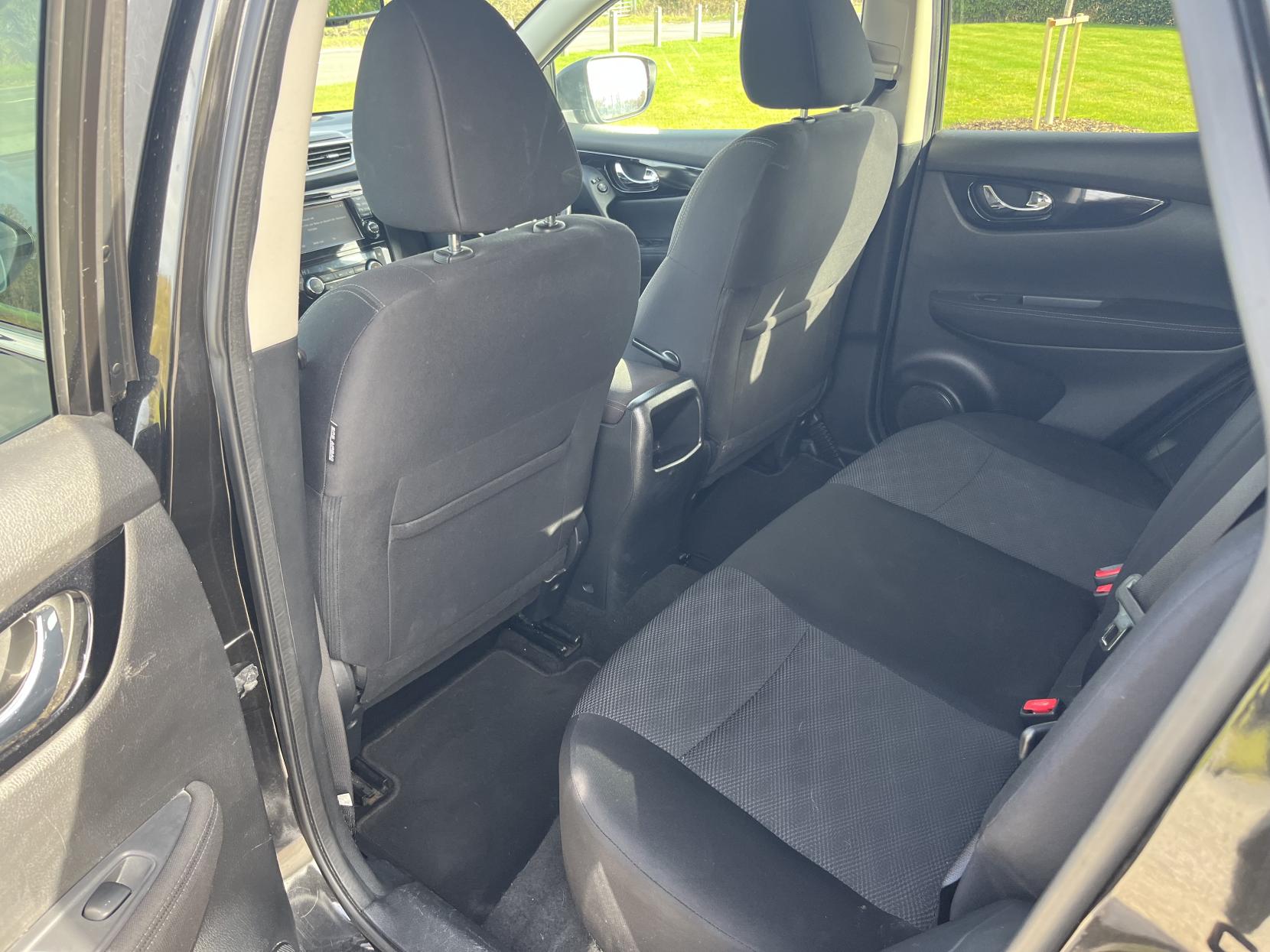 Nissan Qashqai 1.2 DIG-T N-Connecta SUV 5dr Petrol Manual 2WD Euro 6 (s/s) (115 ps)