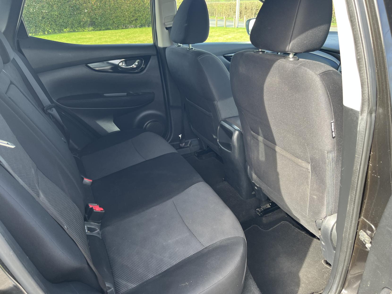 Nissan Qashqai 1.2 DIG-T N-Connecta SUV 5dr Petrol Manual 2WD Euro 6 (s/s) (115 ps)