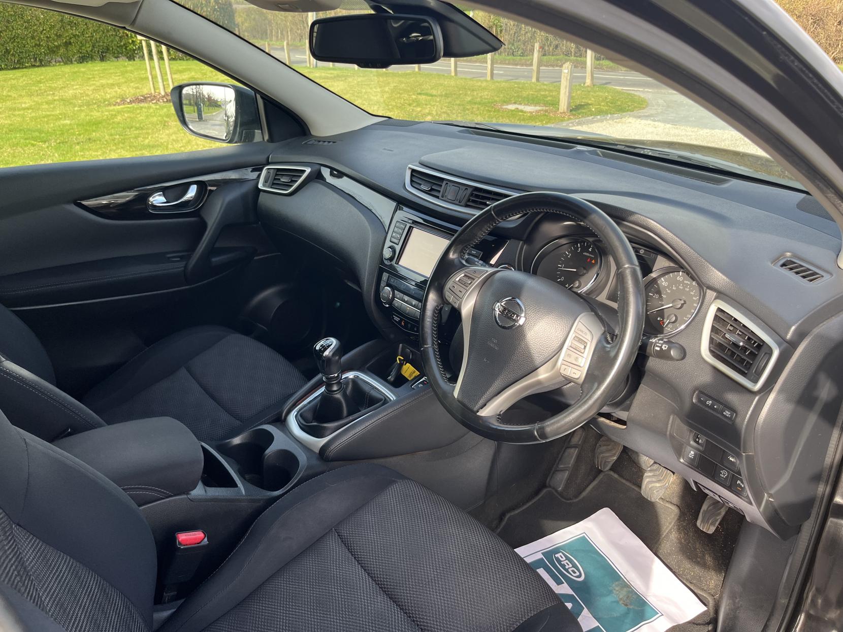 Nissan Qashqai 1.2 DIG-T N-Connecta SUV 5dr Petrol Manual 2WD Euro 6 (s/s) (115 ps)