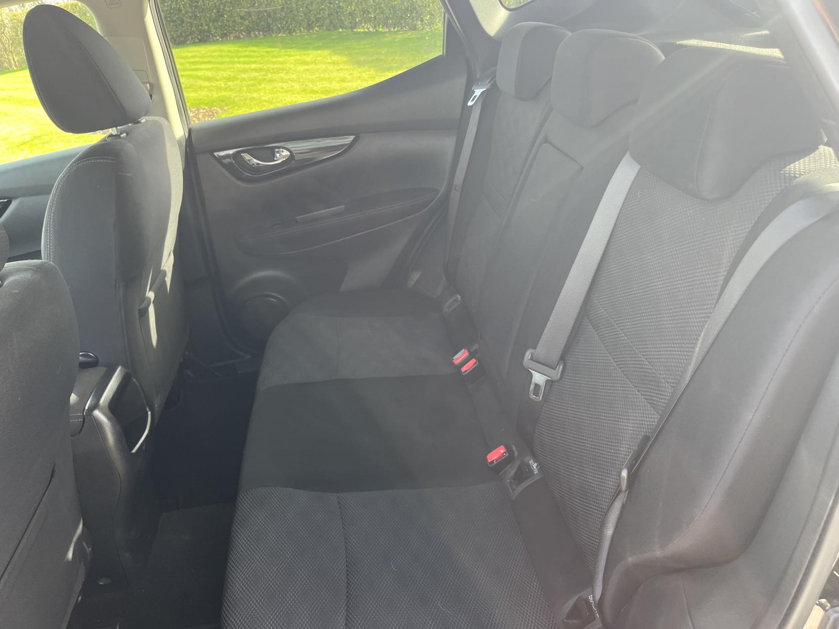 Nissan Qashqai 1.2 DIG-T N-Connecta SUV 5dr Petrol Manual 2WD Euro 6 (s/s) (115 ps)