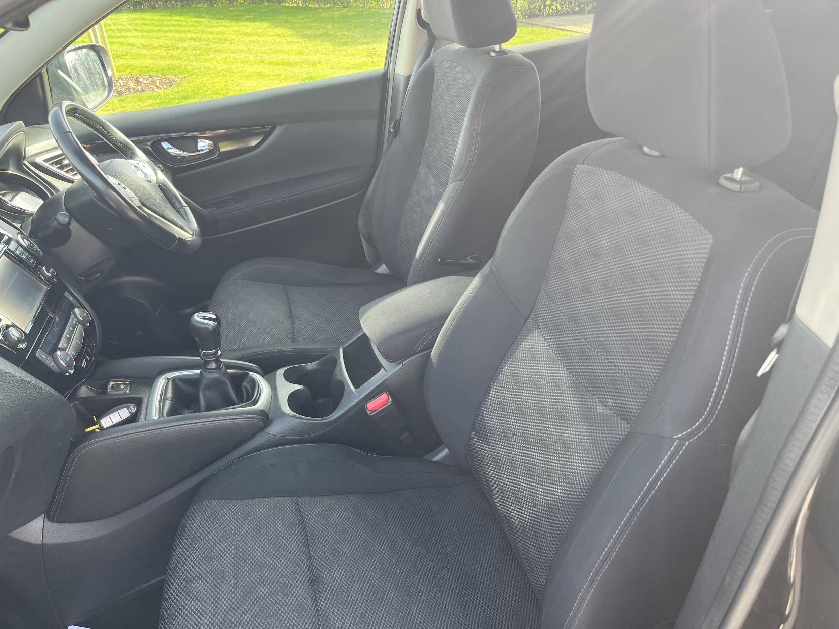 Nissan Qashqai 1.2 DIG-T N-Connecta SUV 5dr Petrol Manual 2WD Euro 6 (s/s) (115 ps)