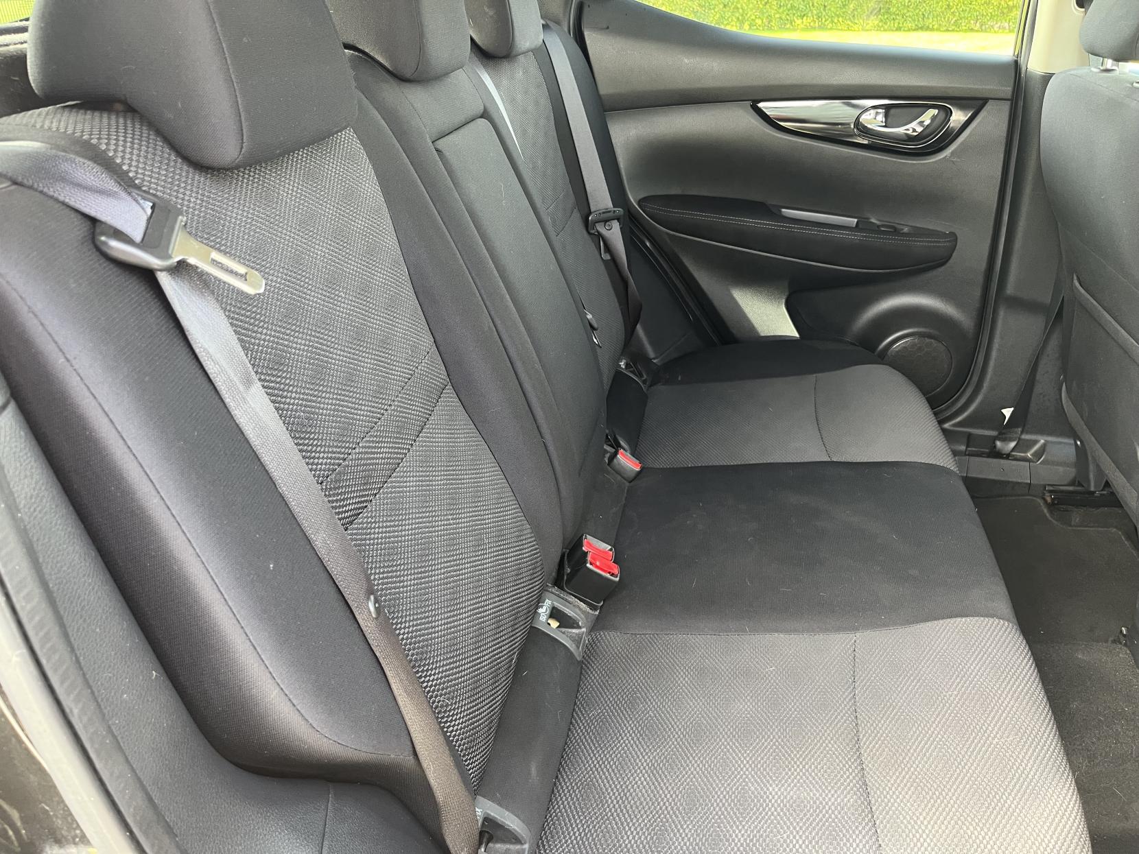 Nissan Qashqai 1.2 DIG-T N-Connecta SUV 5dr Petrol Manual 2WD Euro 6 (s/s) (115 ps)