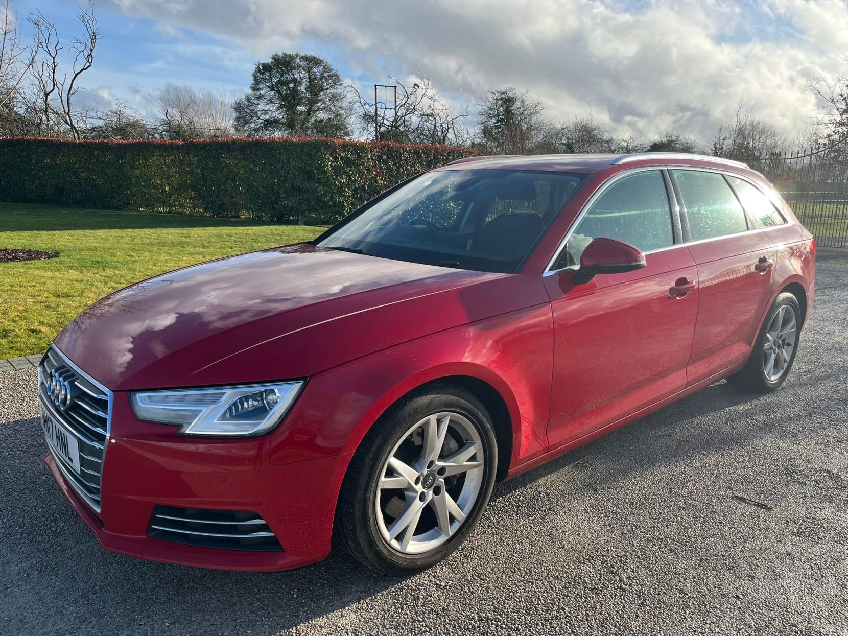 Audi A4 Avant 2.0 TDI ultra Sport Estate 5dr Diesel Manual Euro 6 (s/s) (190 ps)