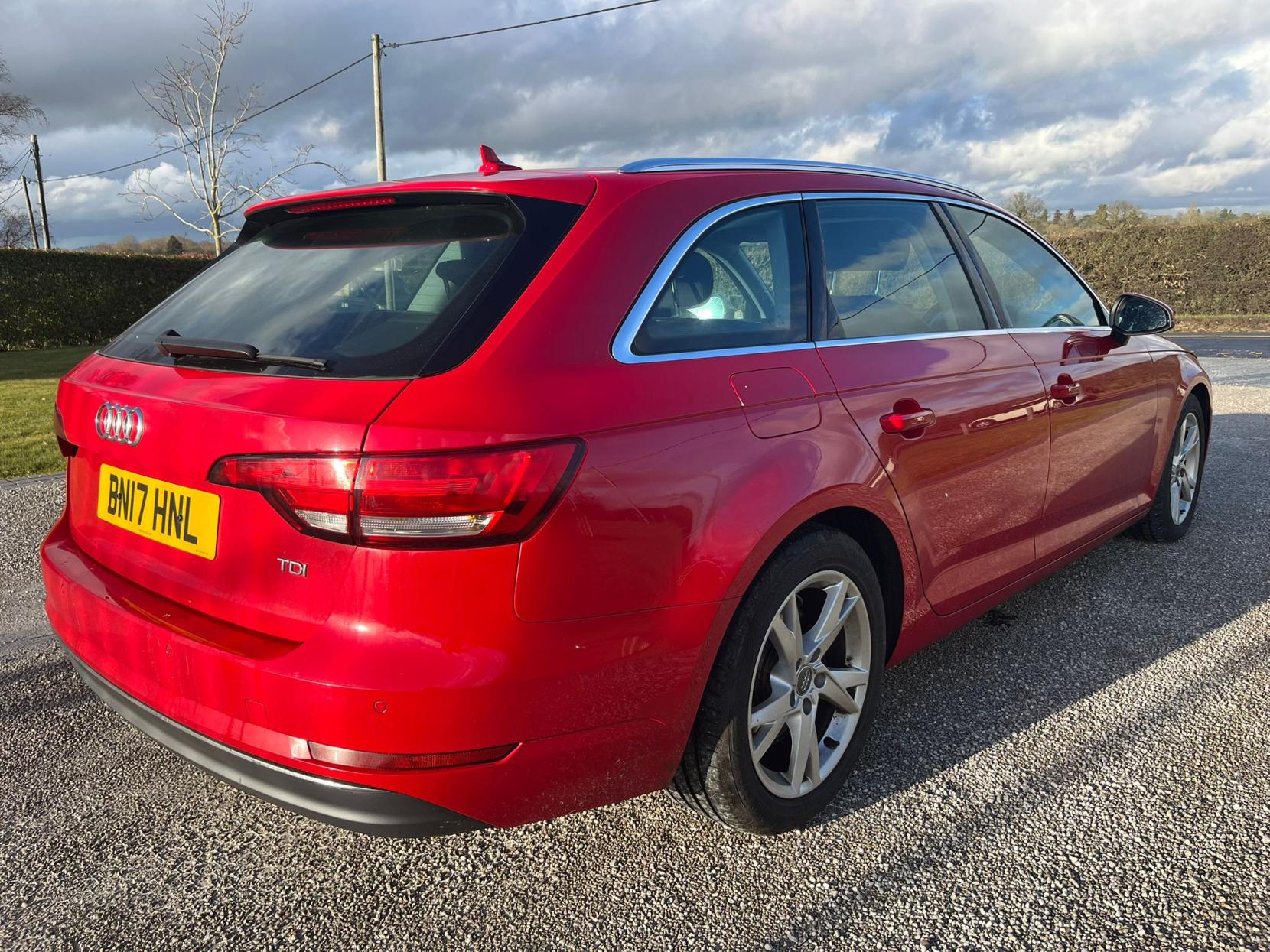 Audi A4 Avant 2.0 TDI ultra Sport Estate 5dr Diesel Manual Euro 6 (s/s) (190 ps)
