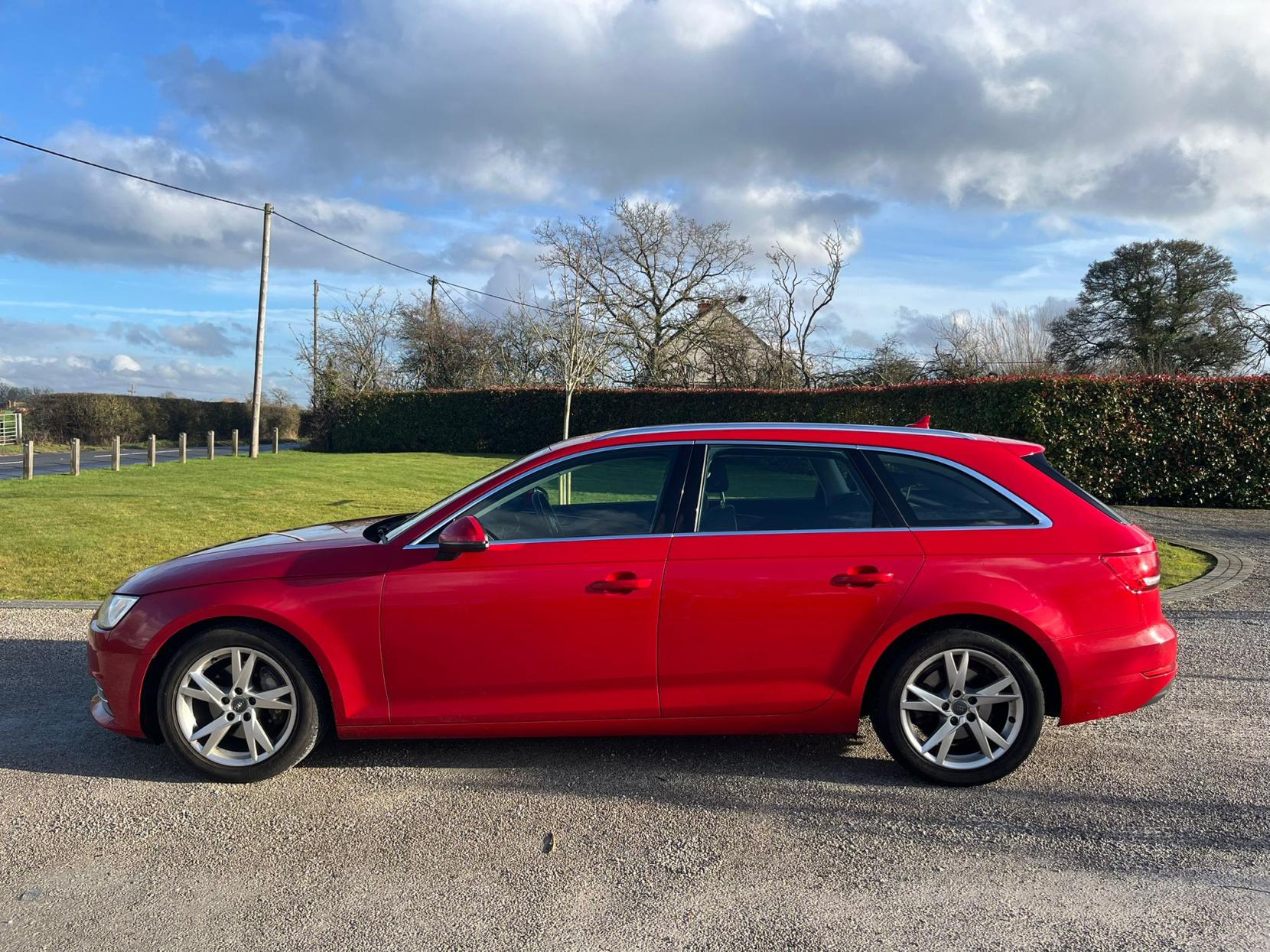 Audi A4 Avant 2.0 TDI ultra Sport Estate 5dr Diesel Manual Euro 6 (s/s) (190 ps)