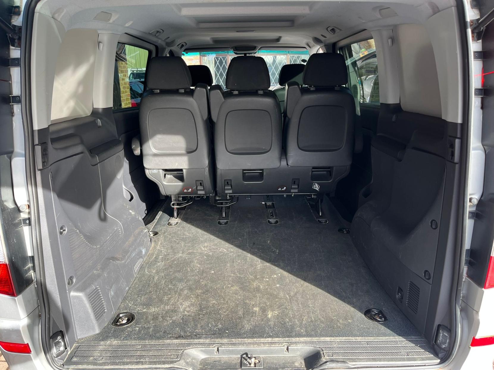 Mercedes-Benz Vito 2.1 113 CDi Dualiner Minibus 5dr Diesel Manual L1 (198 g/km, 136 bhp)