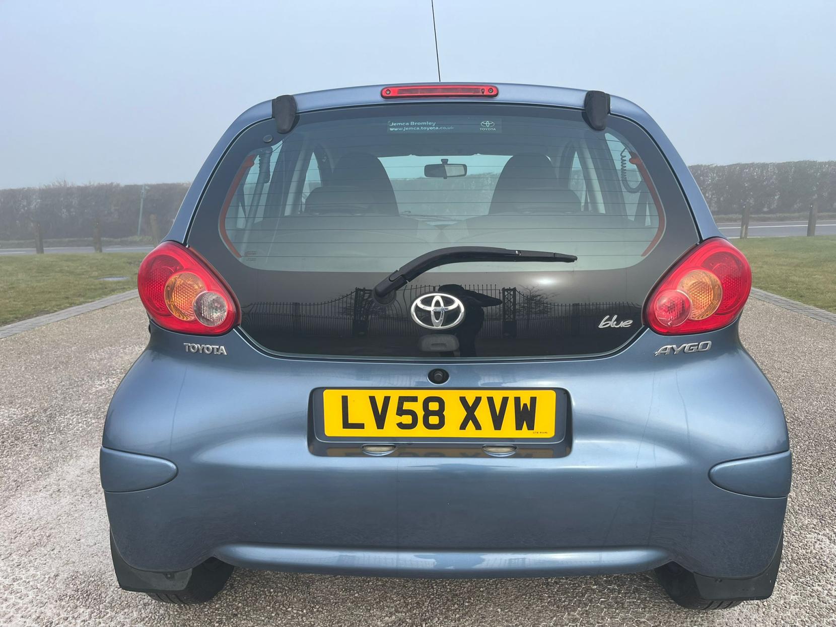 Toyota AYGO 1.0 VVT-i Blue Hatchback 5dr Petrol Manual Euro 4 (67 bhp)