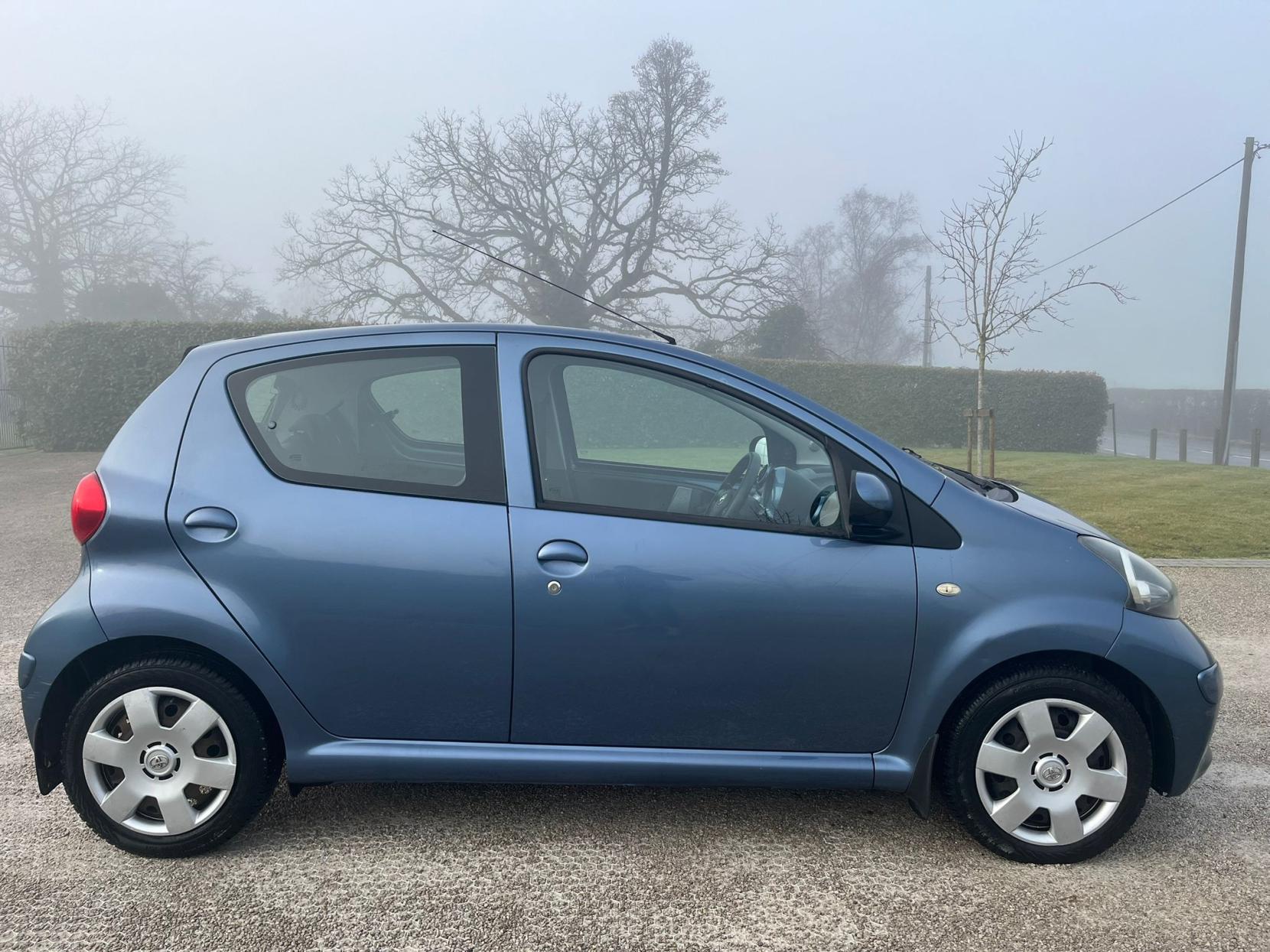 Toyota AYGO 1.0 VVT-i Blue Hatchback 5dr Petrol Manual Euro 4 (67 bhp)