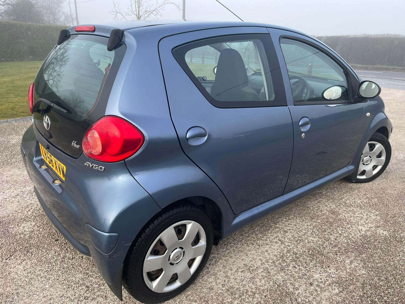 Toyota AYGO 1.0 VVT-i Blue Hatchback 5dr Petrol Manual Euro 4 (67 bhp)
