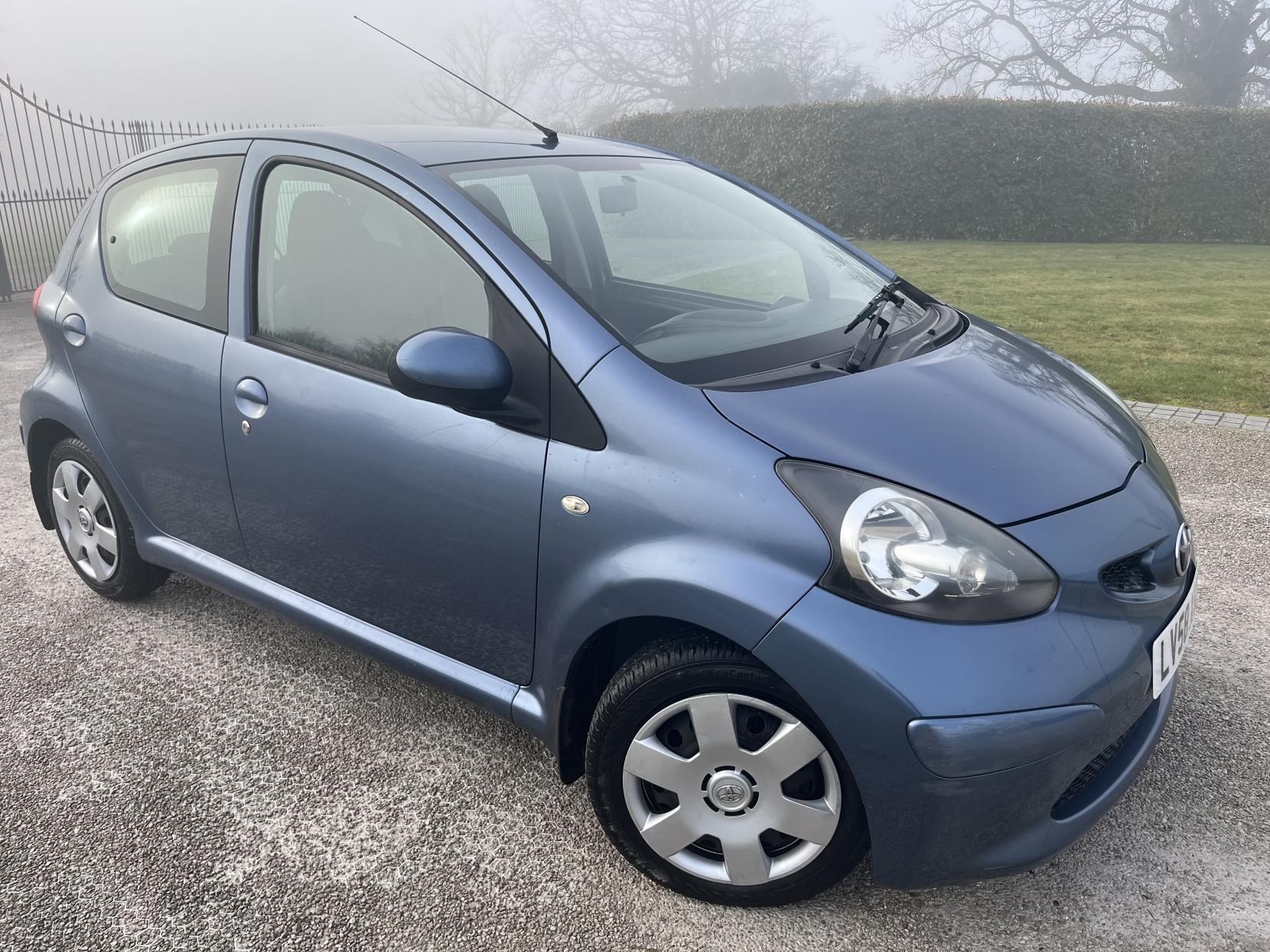 Toyota AYGO 1.0 VVT-i Blue Hatchback 5dr Petrol Manual Euro 4 (67 bhp)
