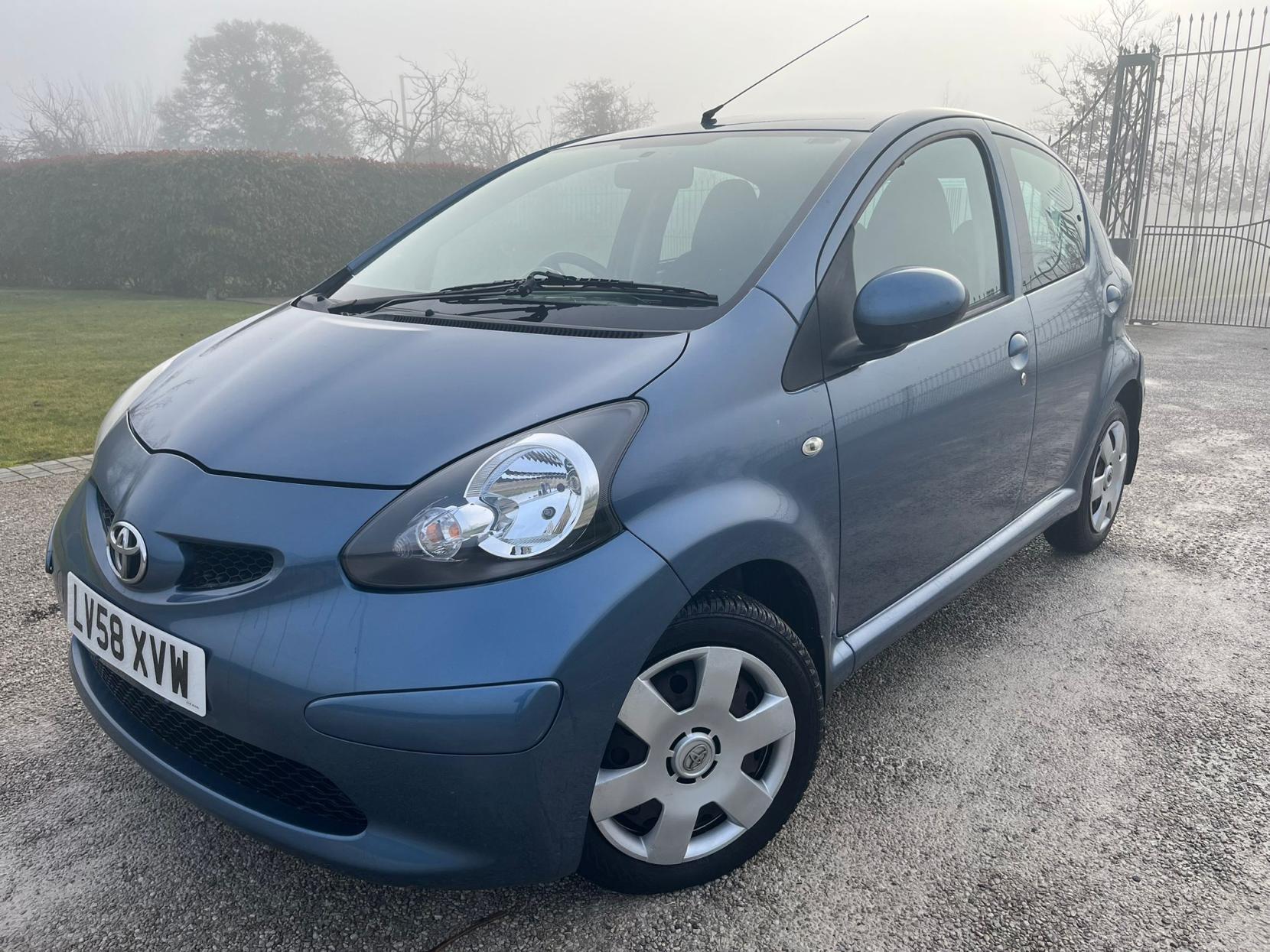 Toyota AYGO 1.0 VVT-i Blue Hatchback 5dr Petrol Manual Euro 4 (67 bhp)