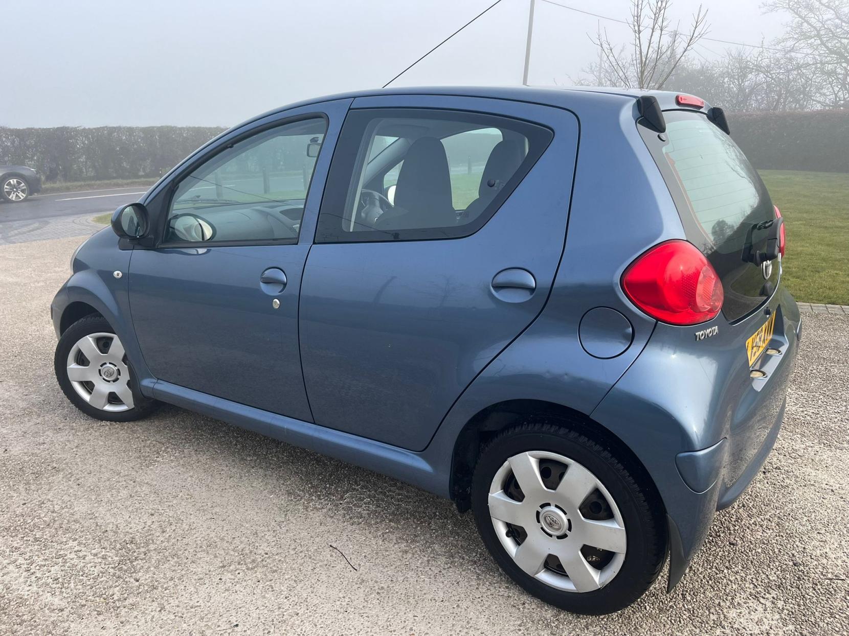 Toyota AYGO 1.0 VVT-i Blue Hatchback 5dr Petrol Manual Euro 4 (67 bhp)
