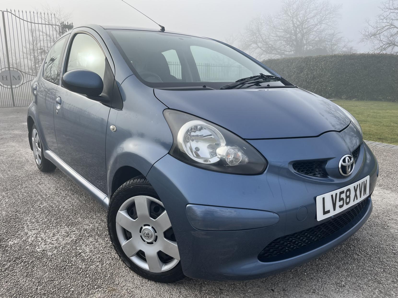 Toyota AYGO 1.0 VVT-i Blue Hatchback 5dr Petrol Manual Euro 4 (67 bhp)